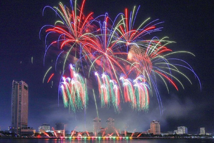 Lễ hội pháo hoa 2025 giúp Đà Nẵng lập kỷ lục lượng khách lưu trú