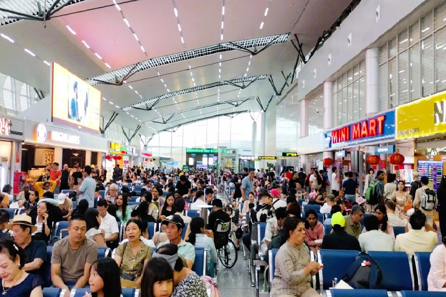 Khách qua cảng hàng không quốc tế Đà Nẵng tăng mạnh