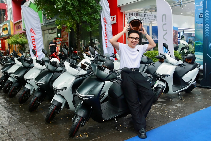 Honda bắt đầu cho thuê xe máy điện CUV e: