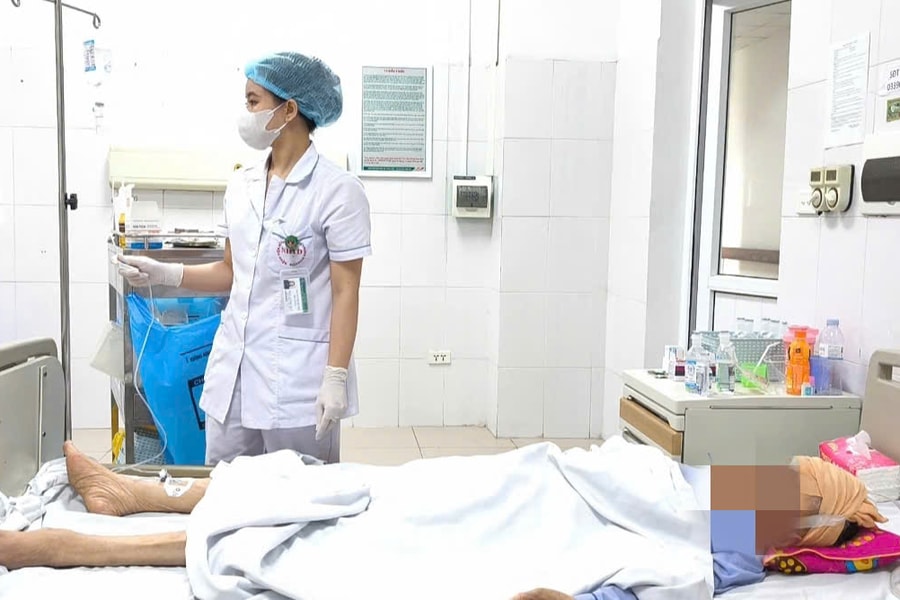 Cụ bà 78 tuổi hoại tử nửa chu vi đầu vì biến chứng do zona thần kinh