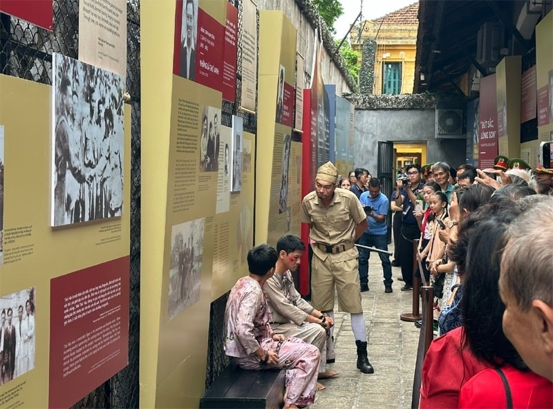Trưng bày chuyên đề ‘Bút sắc, lòng son’ tôn vinh người chiến sĩ cộng sản