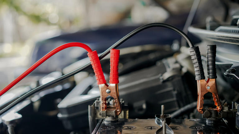 ‏Sau khi kích ắc quy, nên để xe nổ máy bao lâu là đủ?‏