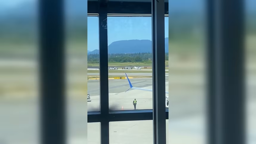 Không tặc đánh cắp máy bay ở Canada, sân bay náo loạn