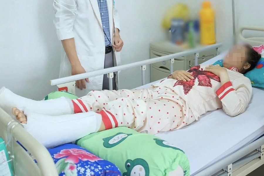 Người phụ nữ bị gãy cột sống nặng sau sự cố thang máy đứt cáp rơi tự do