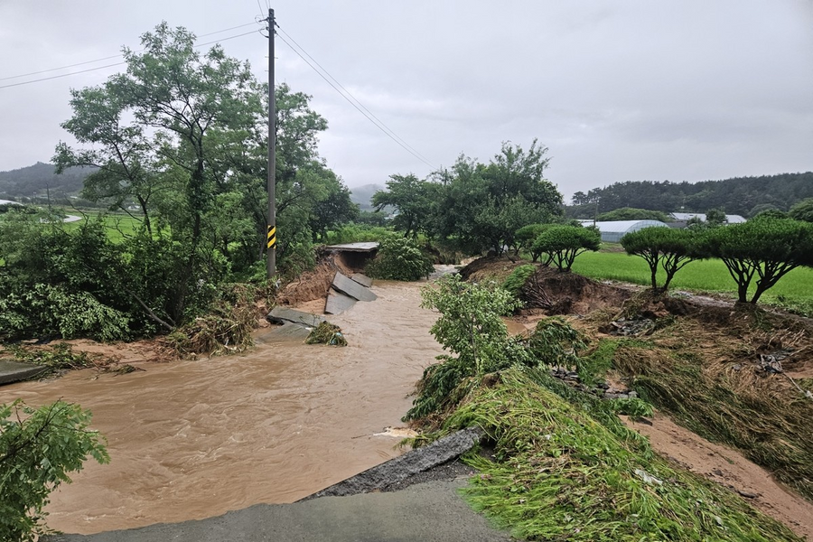 Mưa lũ lịch sử ở Hàn Quốc: 2 người thiệt mạng, hơn 1.000 người sơ tán