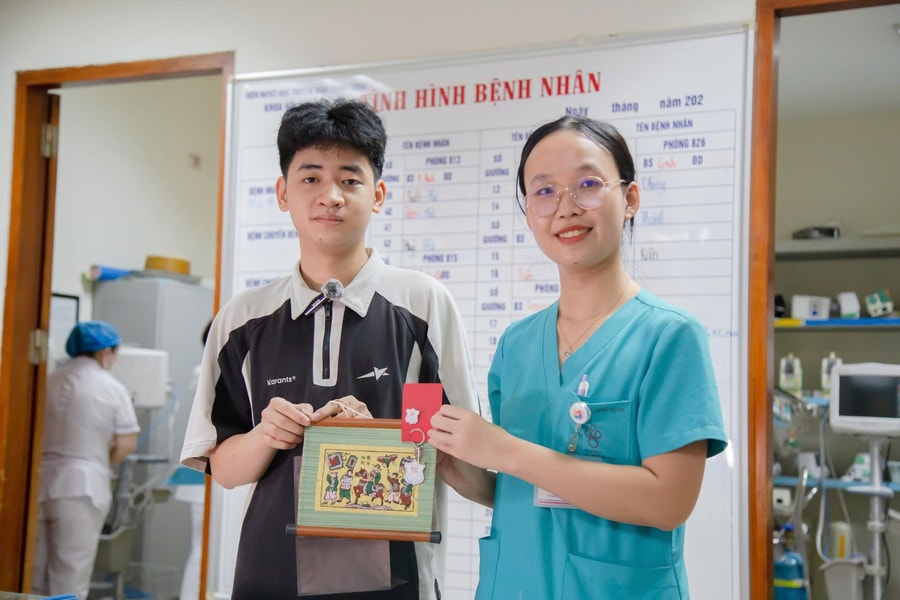 Vừa truyền hóa chất vừa ôn thi, nam sinh mắc ung thư máu đạt 28 điểm khối A00