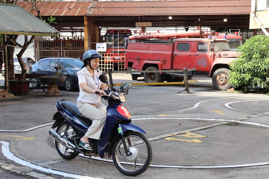 Dùng VNeID thay giấy phép lái xe giấy, phí sát hạch không đổi