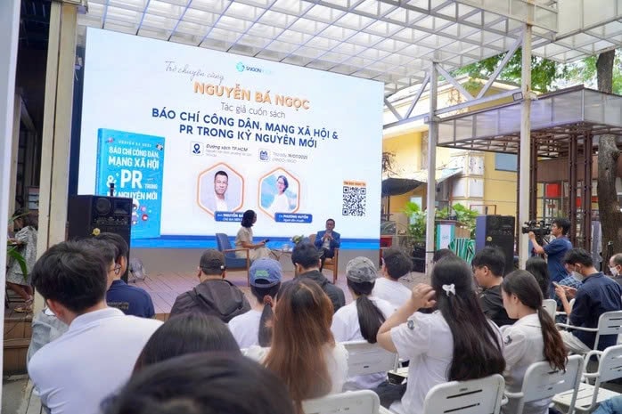 Ra mắt sách 'Báo chí công dân, Mạng xã hội & PR trong kỷ nguyên mới': 'Cuộc chơi' truyền thông mới được hé lộ