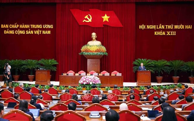 Thông báo Hội nghị lần thứ 12 Ban Chấp hành Trung ương Đảng khóa XIII