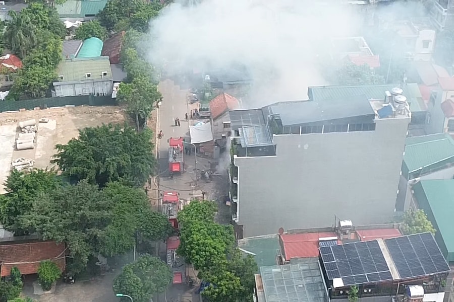 Cháy kho xưởng tại phường Việt Hưng