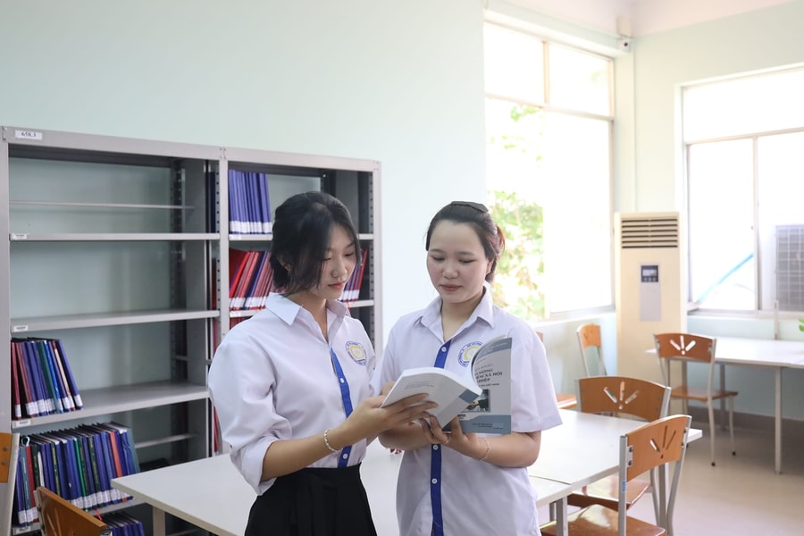 Từ 25/9, giáo viên dạy bằng tiếng nước ngoài phải đạt chuẩn ngoại ngữ bậc 4 trở lên