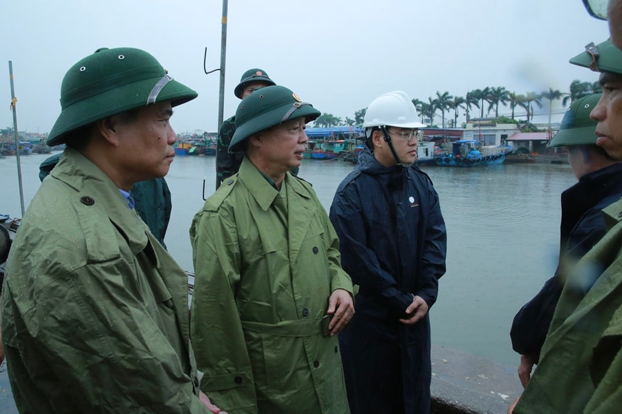 Phó Thủ tướng Trần Hồng Hà kiểm tra công tác phòng, chống bão số 3 tại Hải Phòng