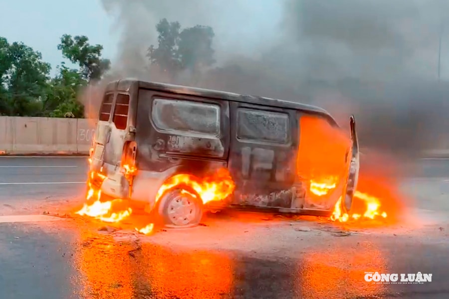 Xe tải bốc cháy trên cao tốc Hà Nội - Hải Phòng