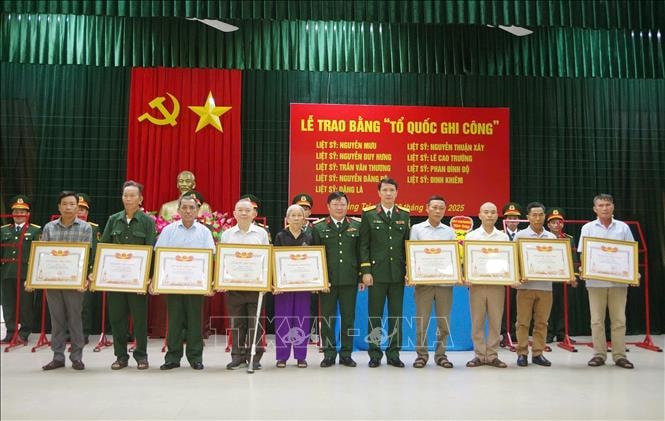 Truy tặng Bằng 'Tổ quốc ghi công' cho 9 liệt sỹ quê hương Quảng Trị