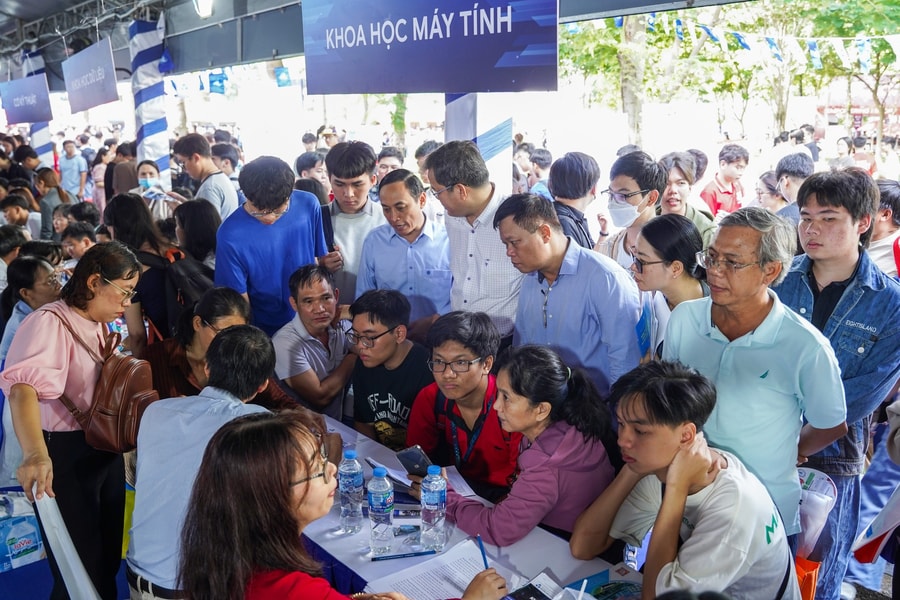 Đại học Bách Khoa TP Hồ Chí Minh giữ nguyên công thức xét tuyển, không quy đổi giữa các tổ hợp