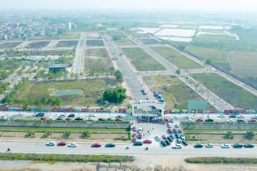 Giao dịch chững lại, giá đất nền vẫn khó giảm