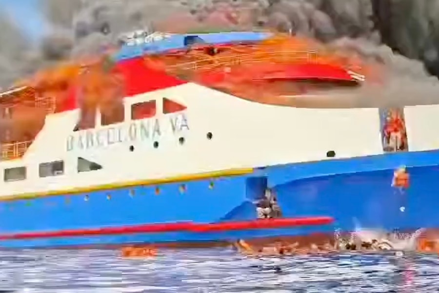 Hơn 571 người may mắn thoát nạn nhờ mặc áo phao trong vụ cháy phà Indonesia