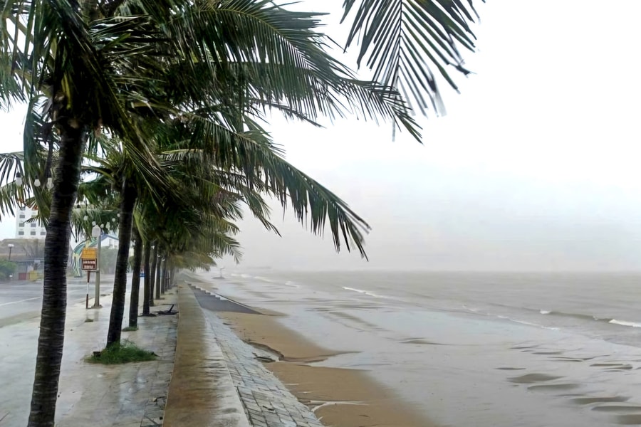 Thanh Hóa: Biển động mạnh, sóng cao từ 40-60 cm