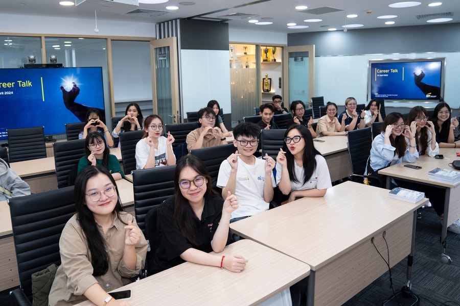 Chọn ngành bền vững giữa kỷ nguyên AI: Quản trị Nhân lực tại HSU - 95% sinh viên có việc làm trước khi ra trường