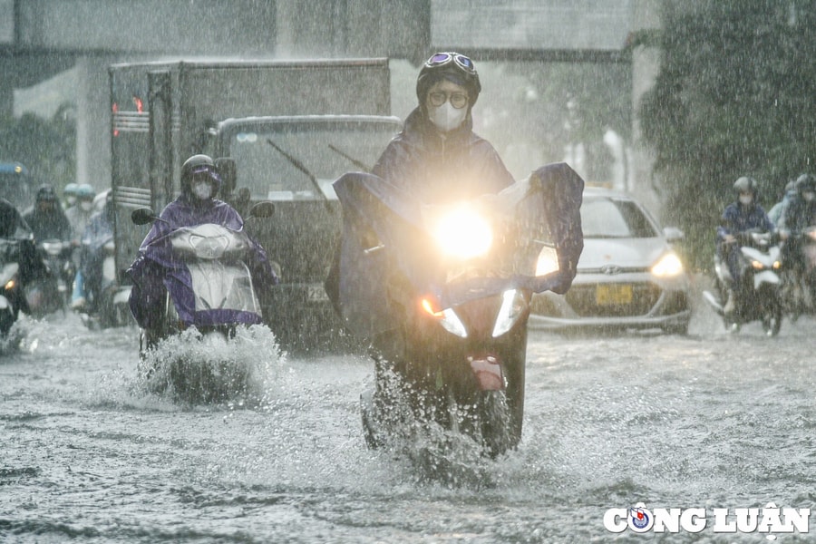 Bắc Bộ và Trung Bộ sắp đón đợt mưa rất lớn, có nơi trên 400mm