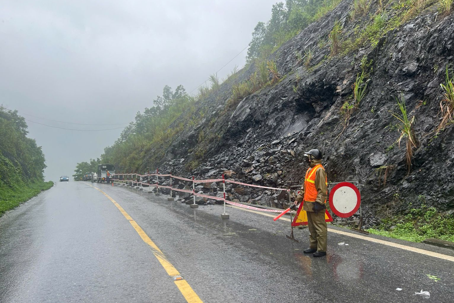 Hạ tầng giao thông đường bộ thiệt hại gần 1.000 tỷ đồng do bão số 10
