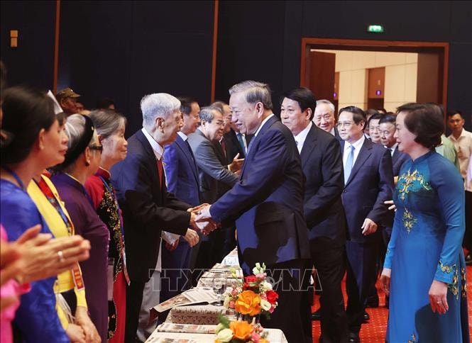 Phát huy mạnh mẽ truyền thống ‘Uống nước nhớ nguồn’, ‘Ăn quả nhớ người trồng cây’