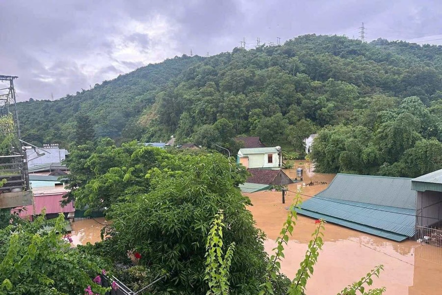 Bão số 3 gây thiệt hại nặng tại Bắc Trung Bộ: 2 người chết, hàng nghìn ngôi nhà bị ngập