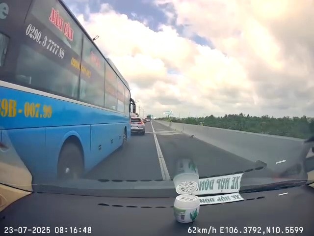 Tài xế xe khách giường nằm bị phạt sau phản ánh trên mạng xã hội