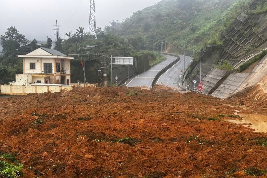 Lào Cai công bố tình huống khẩn cấp về sạt lở tại trạm thu phí BOT