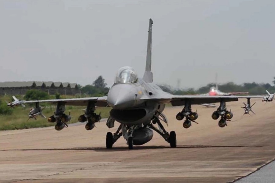 Thái Lan điều tiêm kích F-16 tấn công các mục tiêu ở Campuchia, căng thẳng đang gia tăng