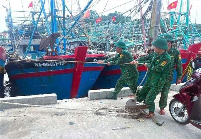 Gần 30.000 người đã sơ tán, toàn bộ tàu thuyền về bờ tránh bão số 5