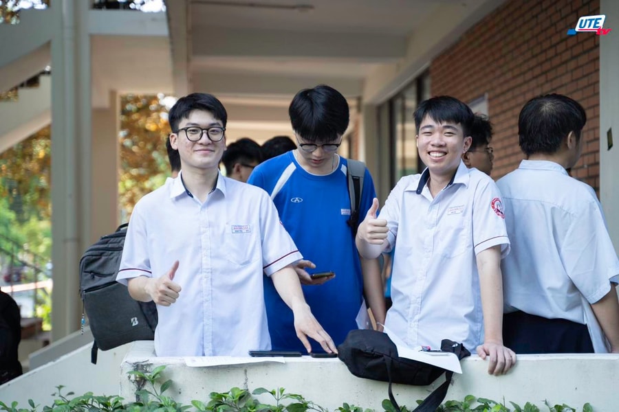 Đề thi THPT 2025 'chia lại cuộc chơi': Điểm chuẩn đại học sẽ giảm sâu, top đầu cũng không ngoại lệ?