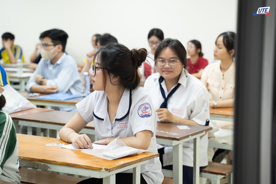 Giáo viên Tin học, Công nghệ ‘ngồi không’ nửa số tiết vì chương trình mới