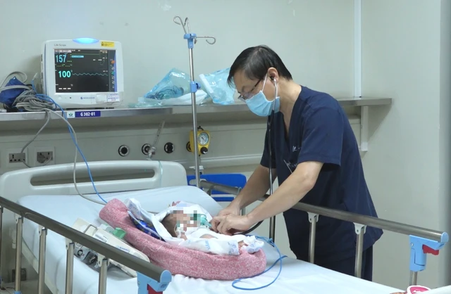 Cơn ho gà 'tử thần': Trẻ tím tái, ngưng thở chỉ vì cha mẹ chậm một bước