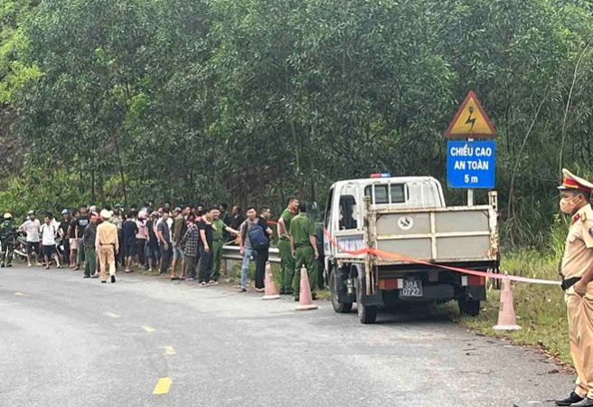 Nam thanh niên ngã xe máy, bất ngờ phát hiện thi thể bên đường