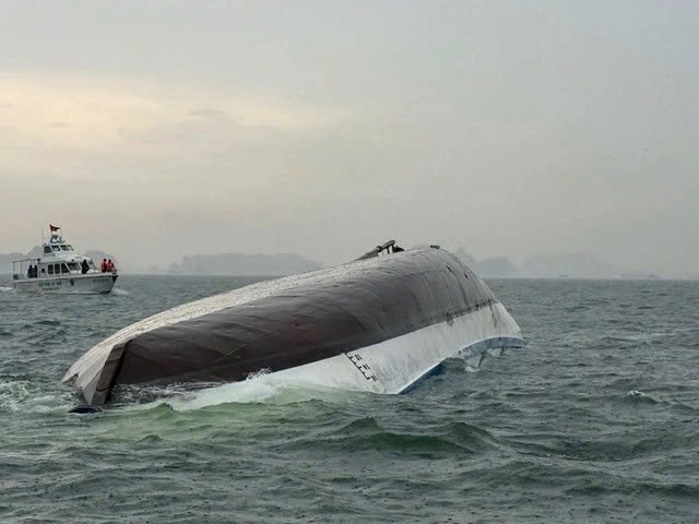 Phát hiện thi thể nghi là nạn nhân cuối cùng vụ lật tàu trên Vịnh Hạ Long