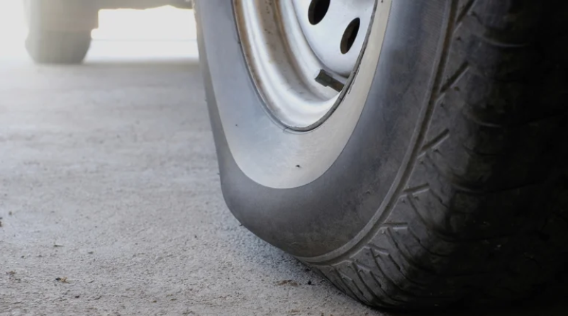 Nguyên nhân và lý do không thể sửa lốp ô tô bị phồng