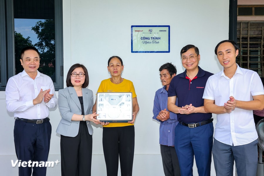 TTXVN trao tặng nhà nghĩa tình, tri ân người làm báo hy sinh vì Tổ quốc