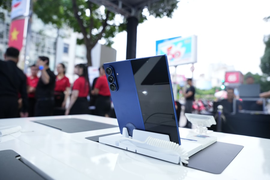 Cuộc đua cấu hình 'hết thời', smartphone giờ đua... độ mỏng!