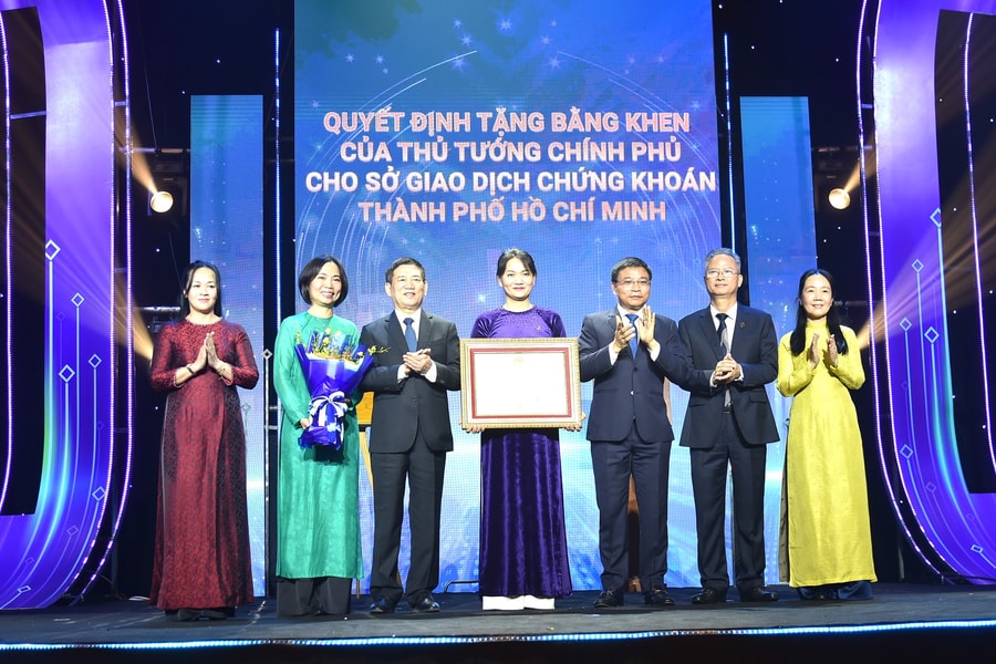 Phó Thủ tướng Hồ Đức Phớc dự Lễ kỷ niệm 25 năm thị trường chứng khoán Việt Nam