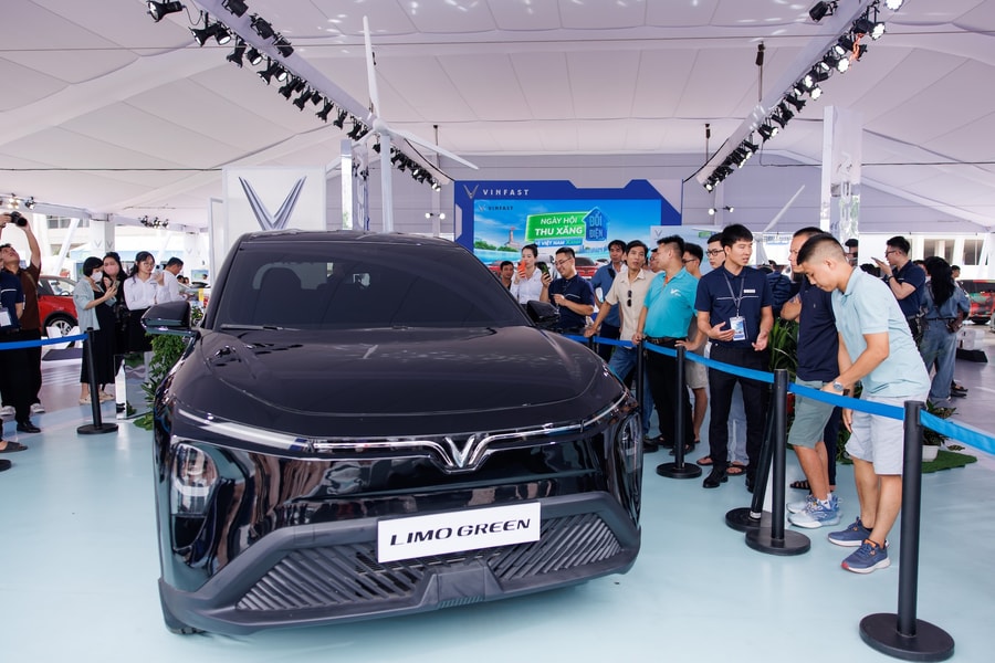 “Ngày hội xanh - Thu xe xăng, lên đời xe xanh”: Cơ hội đổi từ xăng sang điện cho tài xế dịch vụ