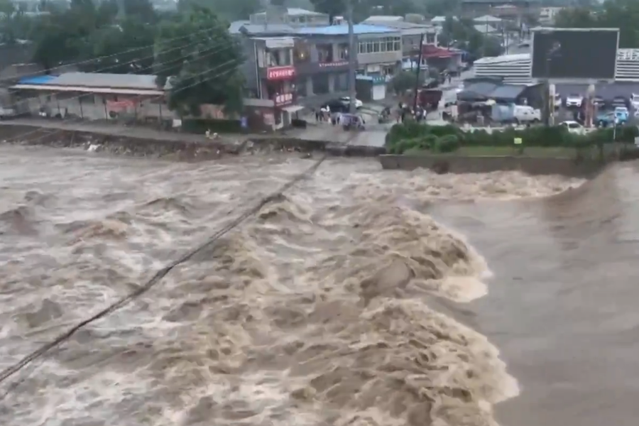 Mưa lũ kinh hoàng ở Bắc Kinh, ít nhất 30 người thiệt mạng