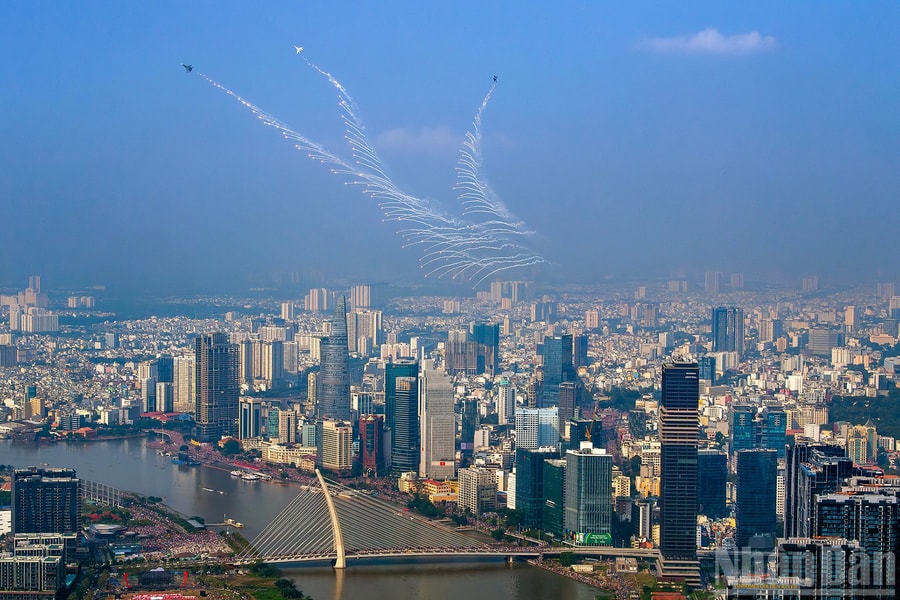 Chiêm ngưỡng Việt Nam đổi mới qua những khung hình