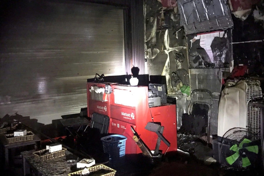 Hải Phòng: Cháy lớn lúc nửa đêm, 5 người may mắn thoát nạn