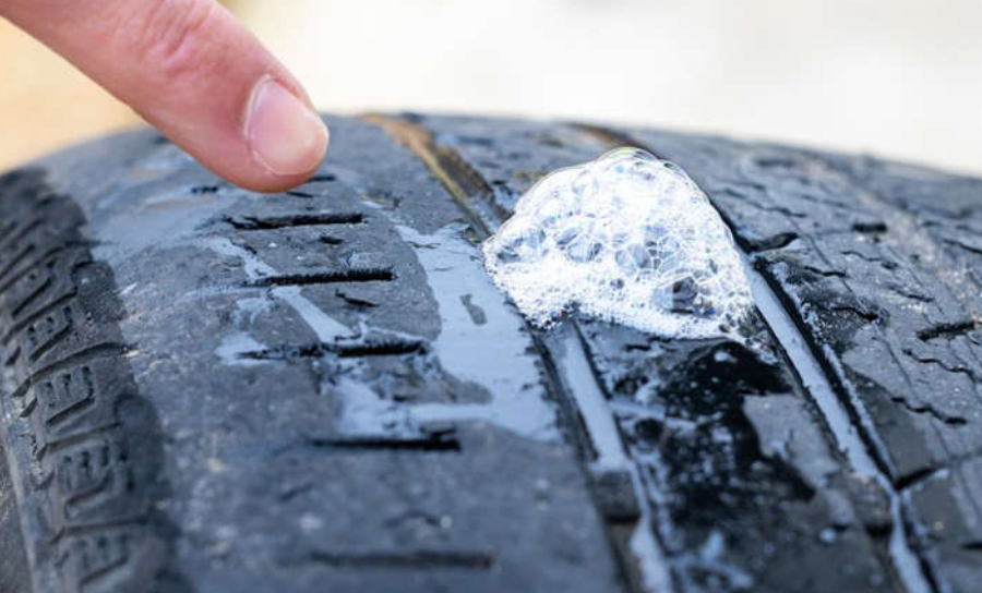 Cách xác định nguyên nhân rò rỉ hơi chậm ở lốp xe