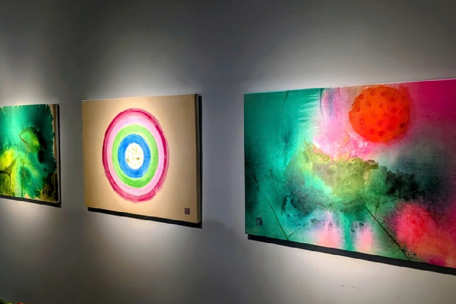 Ba nghệ sĩ nữ kết hợp trong triển lãm nghệ thuật thị giác và thời trang độc đáo về sen