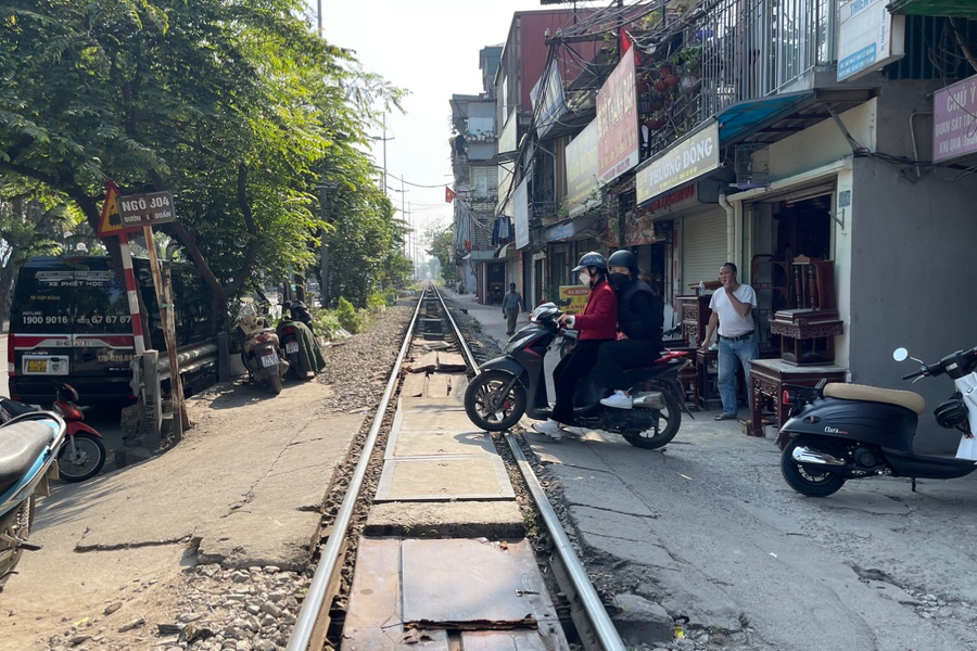 Tăng cường xử lý dứt điểm lối đi tự mở qua đường sắt