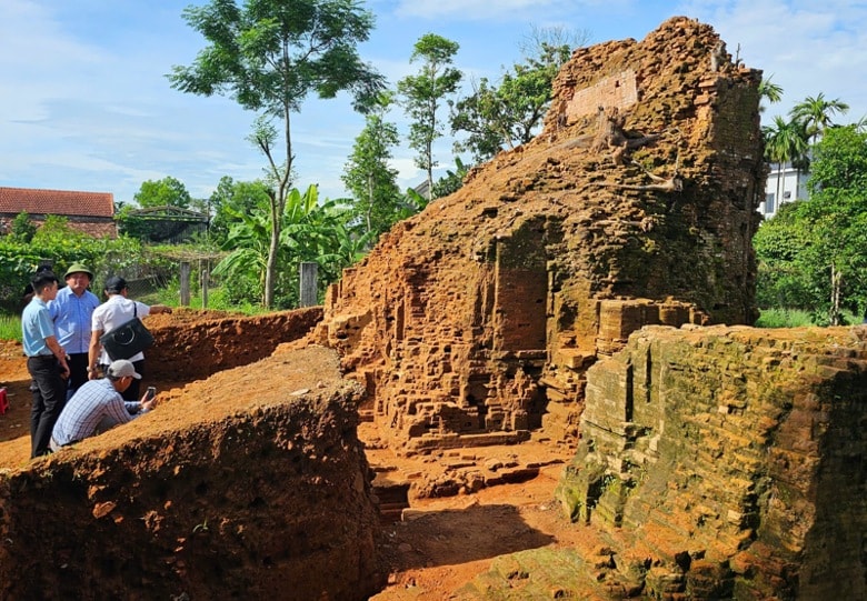 Tiếp tục khai quật khảo cổ di tích tháp đôi Liễu Cốc