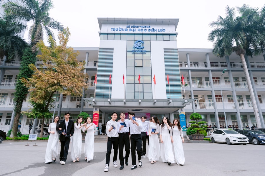 Điểm chuẩn ngành Kỹ thuật có thể chạm mốc 28 điểm, nhiều ngành giảm sâu