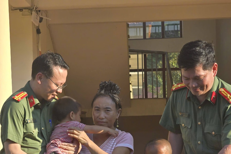 Lào Cai: Kịp thời giúp đỡ 3 mẹ con người dân tộc nghèo khó không rõ quốc tịch